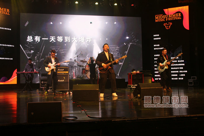 2016年获得乐队风云榜亚军的沙漏乐队专门为音乐节创作作品《小火花》。.jpg