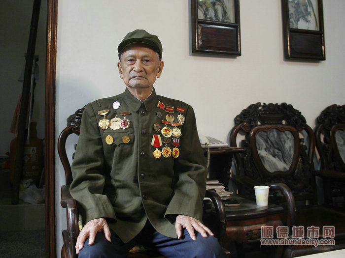 92岁萧爷爷精气神十足。 (2)_1.JPG